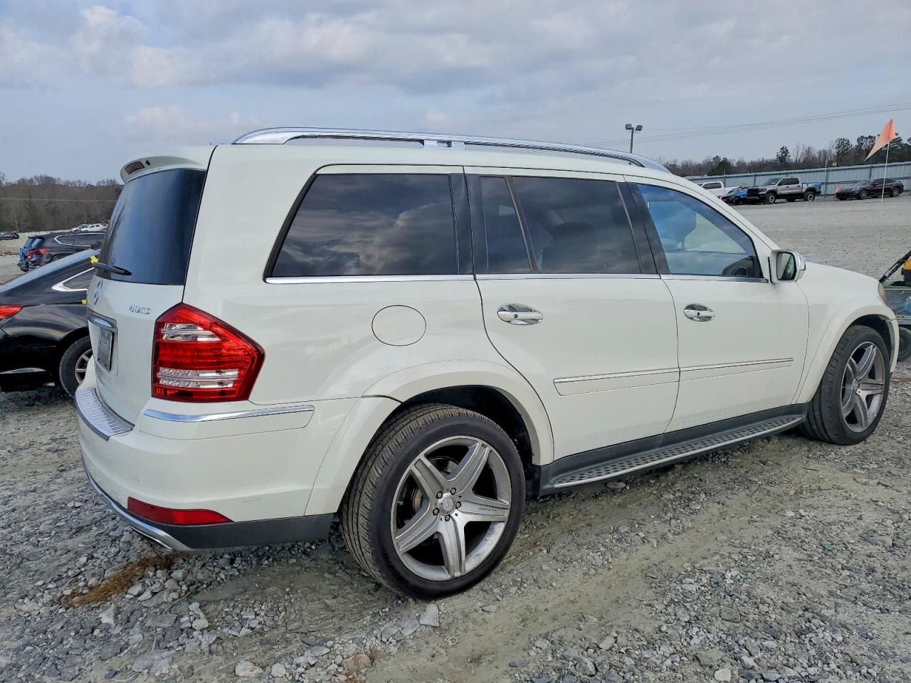 2010 MERCEDES-BENZ GL 550 4MATIC photo 3