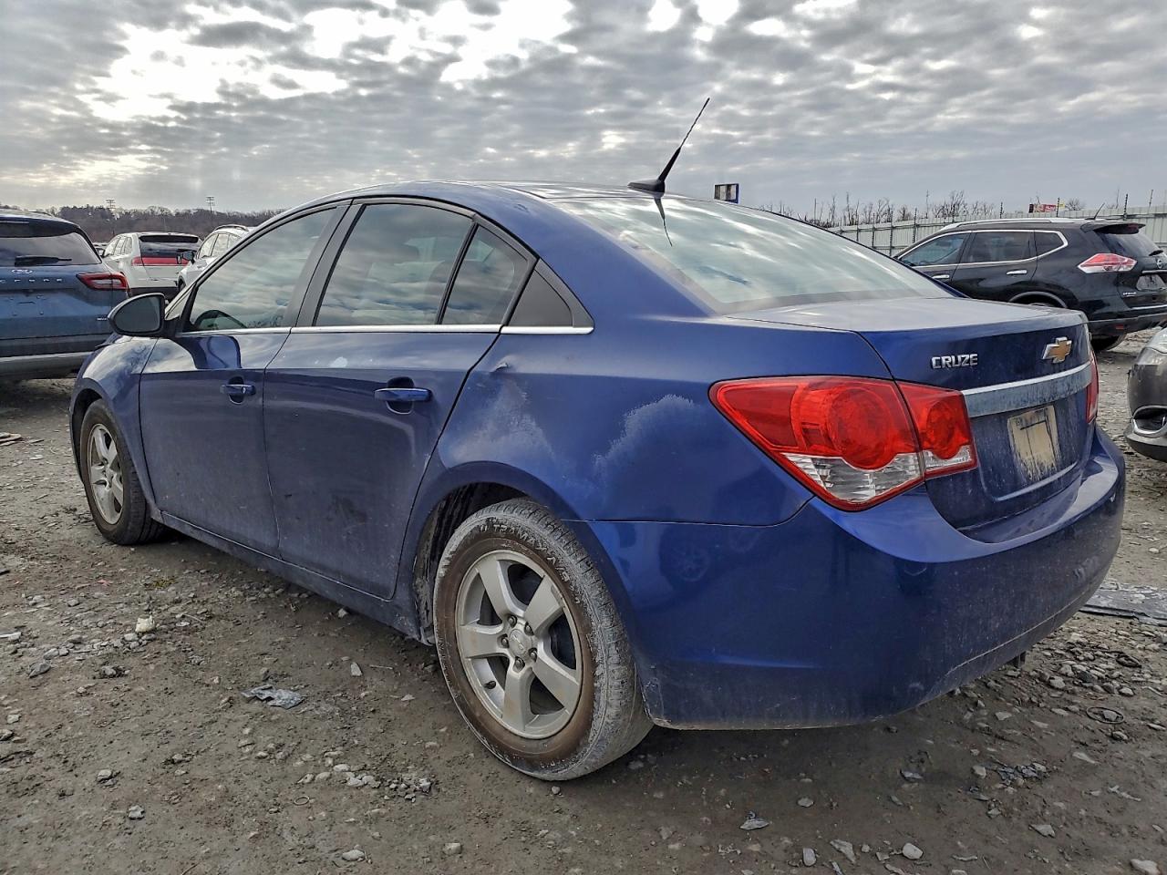 2013 CHEVROLET CRUZE LT photo 2