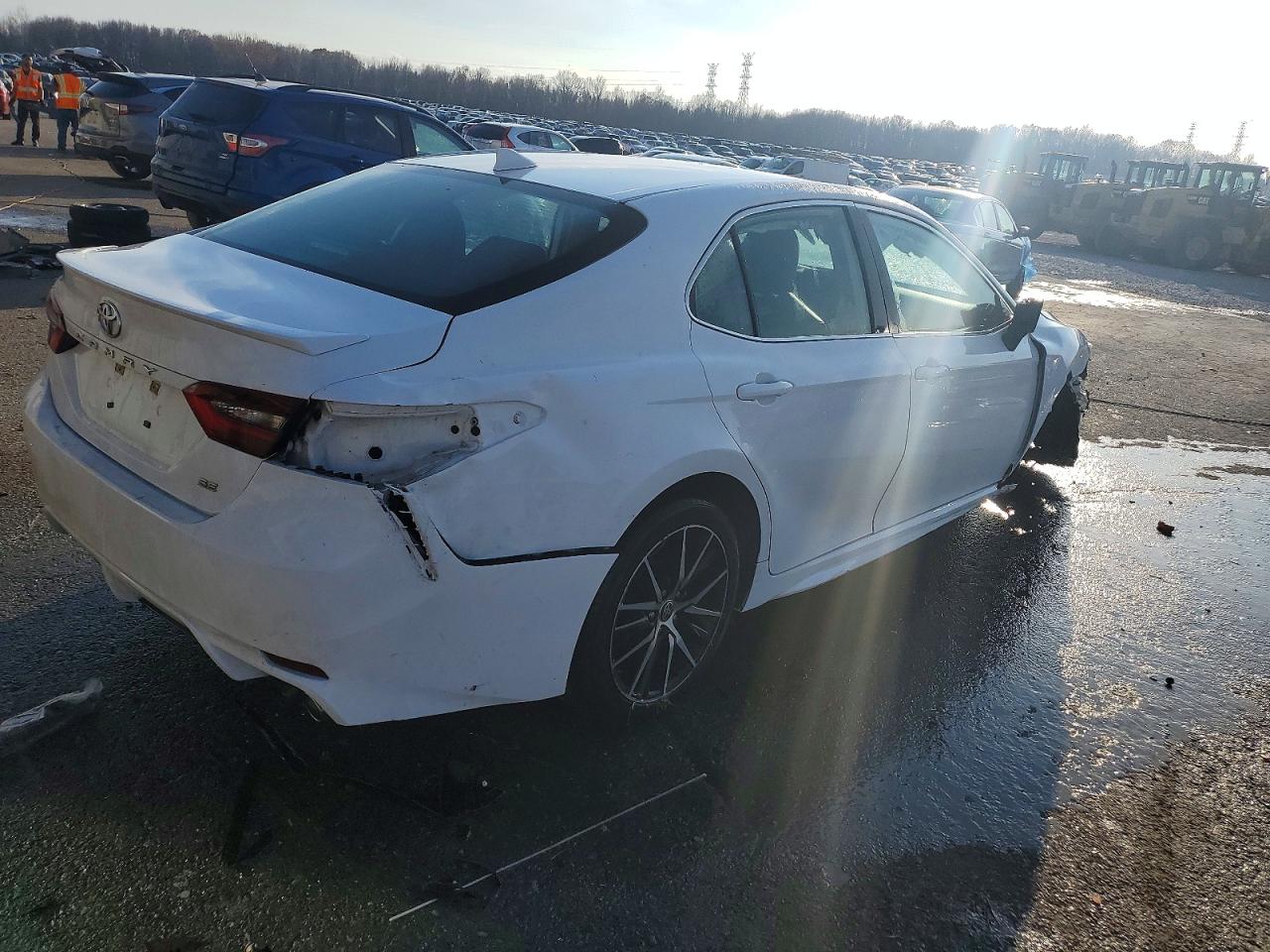 2022 TOYOTA CAMRY SE photo 3