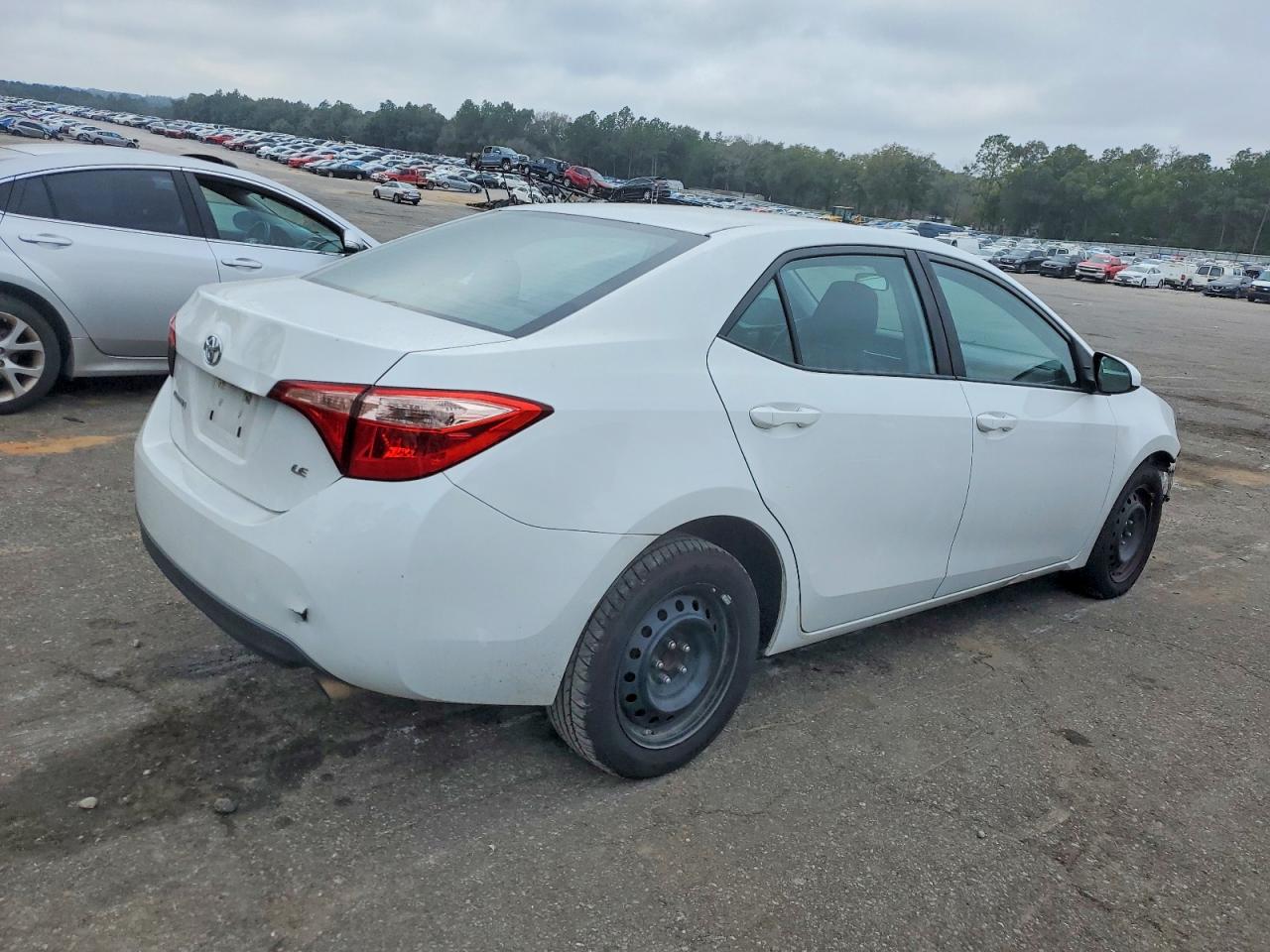 2018 TOYOTA COROLLA L photo 3
