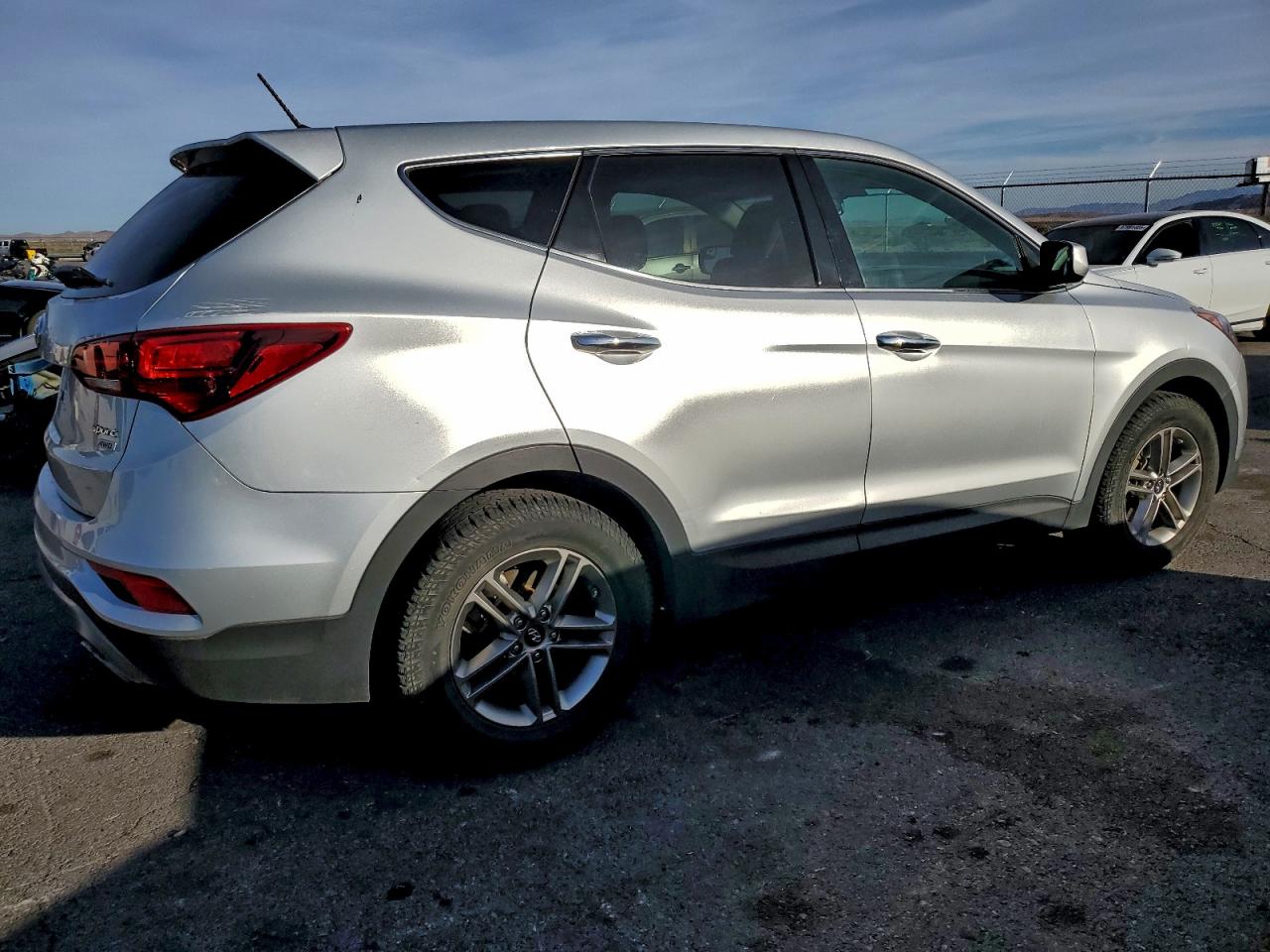 2018 HYUNDAI SANTA FE SPORT photo 3