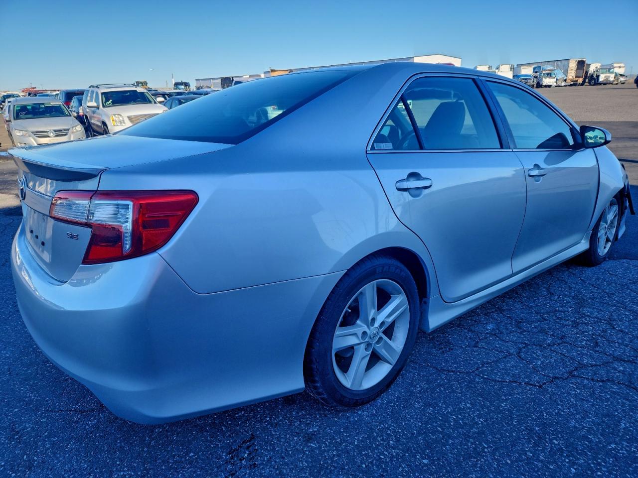 2014 TOYOTA CAMRY L photo 3