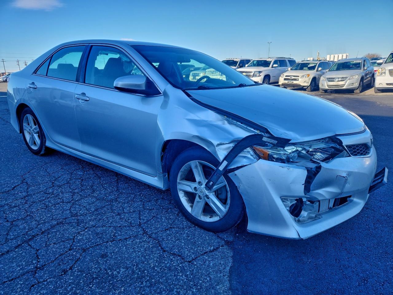 2014 TOYOTA CAMRY L photo 4