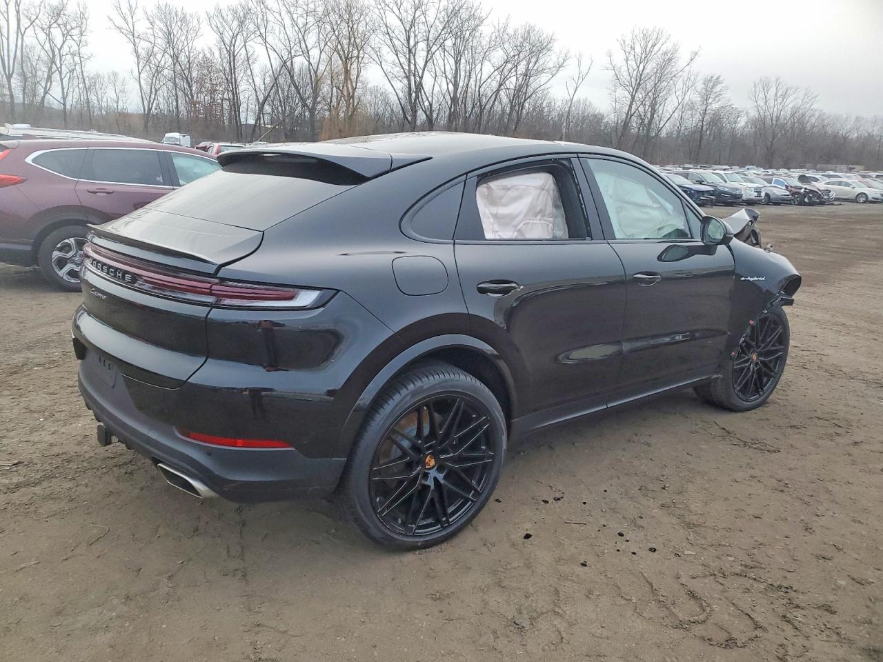 2025 PORSCHE CAYENNE E HYBRID COUPE photo 3