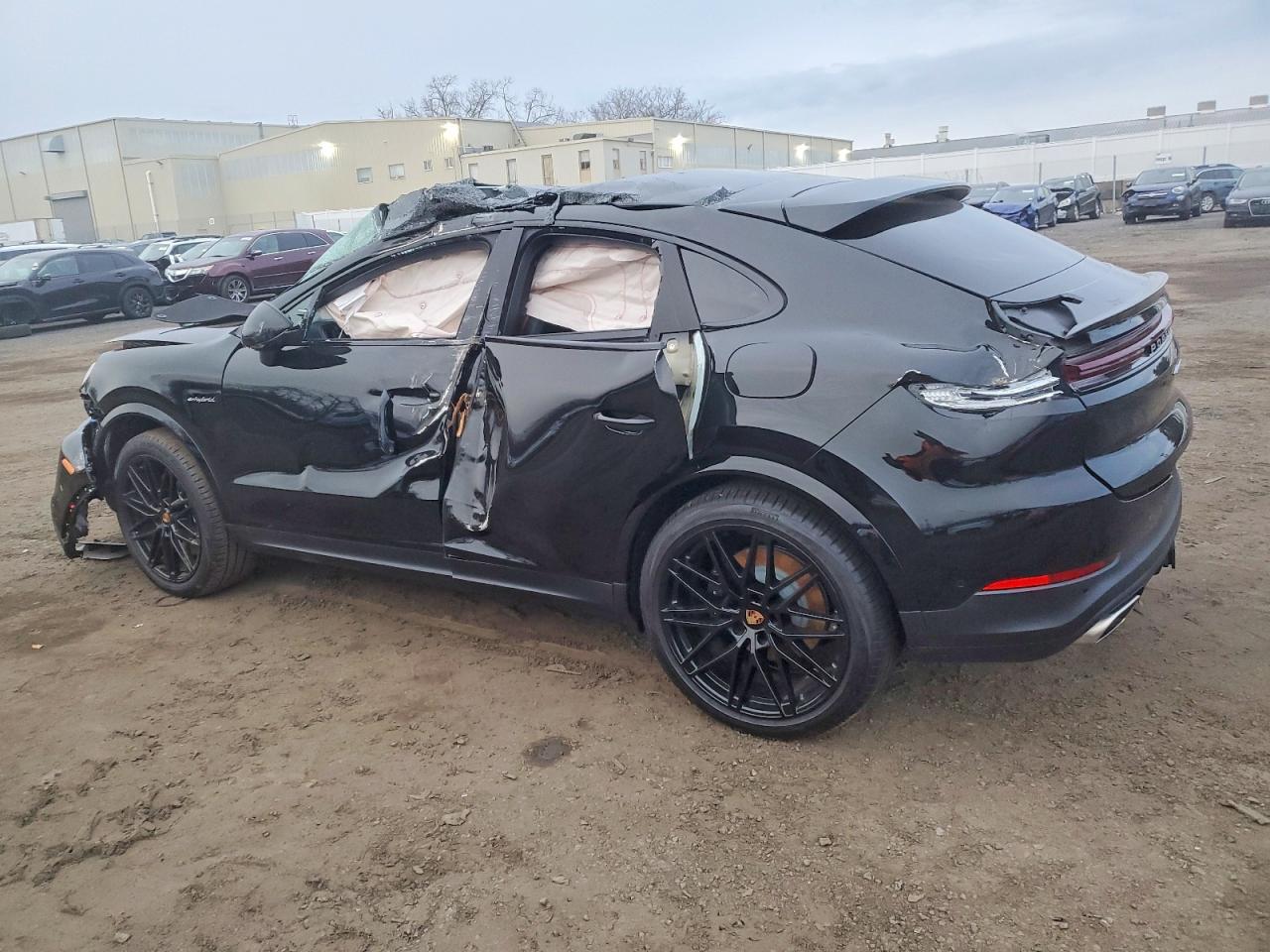 2025 PORSCHE CAYENNE E HYBRID COUPE photo 2