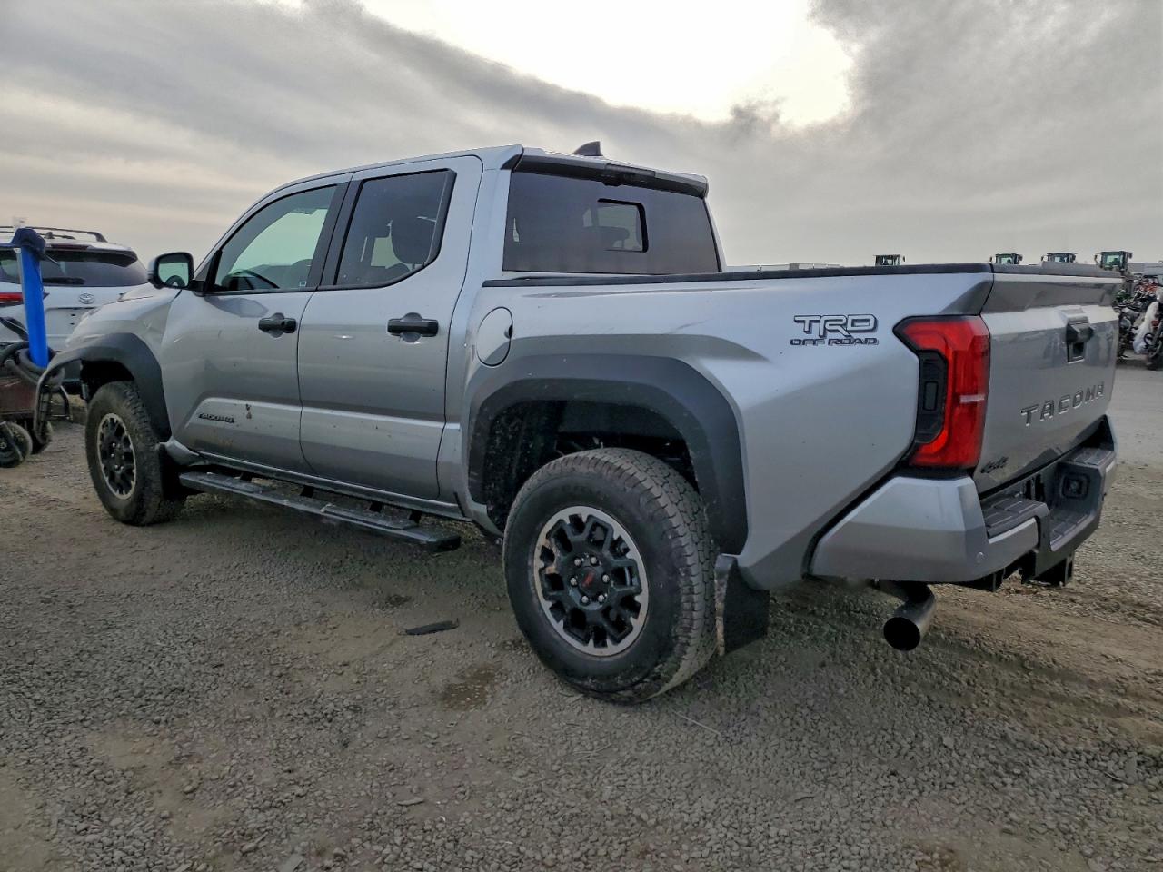 2025 TOYOTA TACOMA DOUBLE CAB photo 2