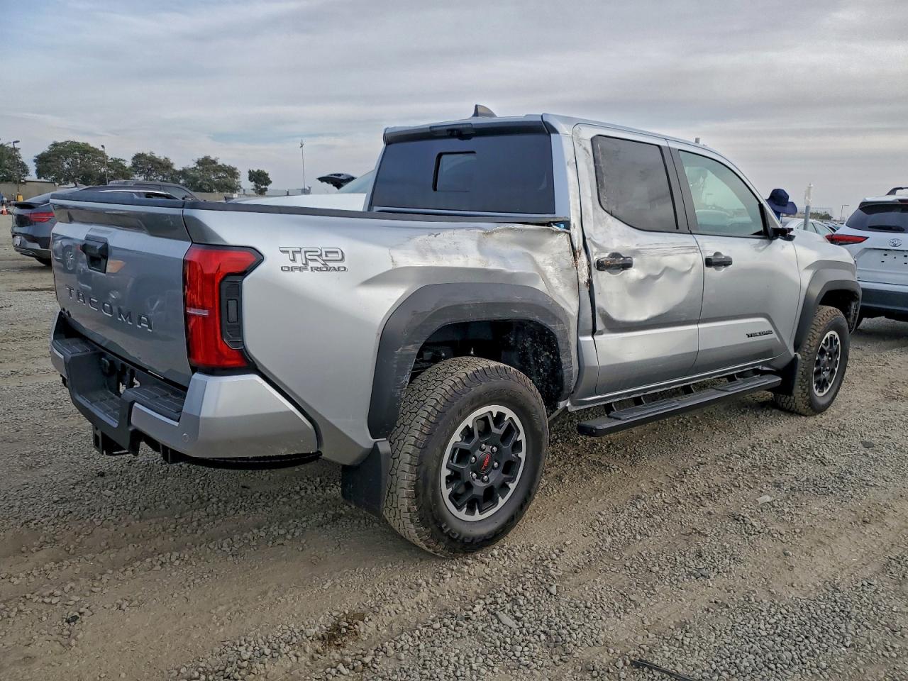 2025 TOYOTA TACOMA DOUBLE CAB photo 3