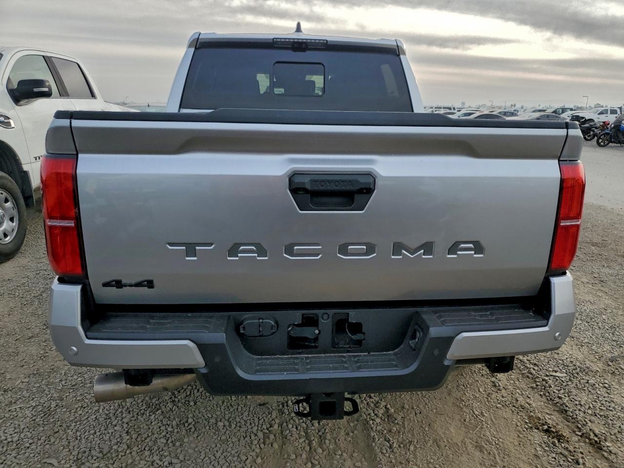 2025 TOYOTA TACOMA DOUBLE CAB photo 6