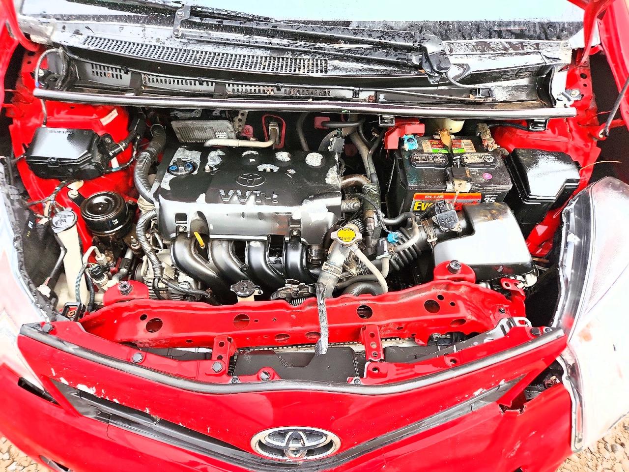 2014 TOYOTA YARIS 3-DOOR LE photo 11