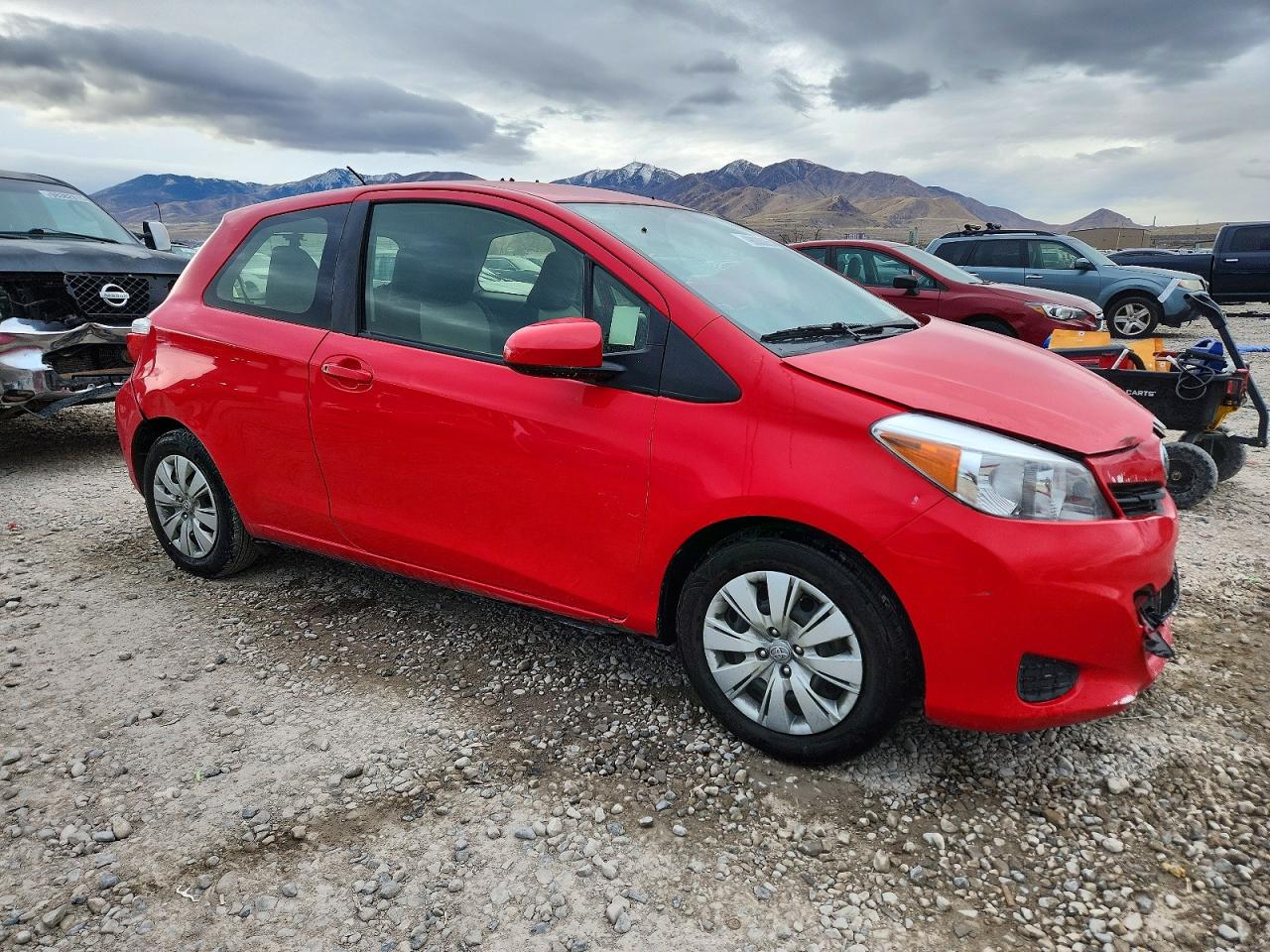 2014 TOYOTA YARIS 3-DOOR LE photo 4