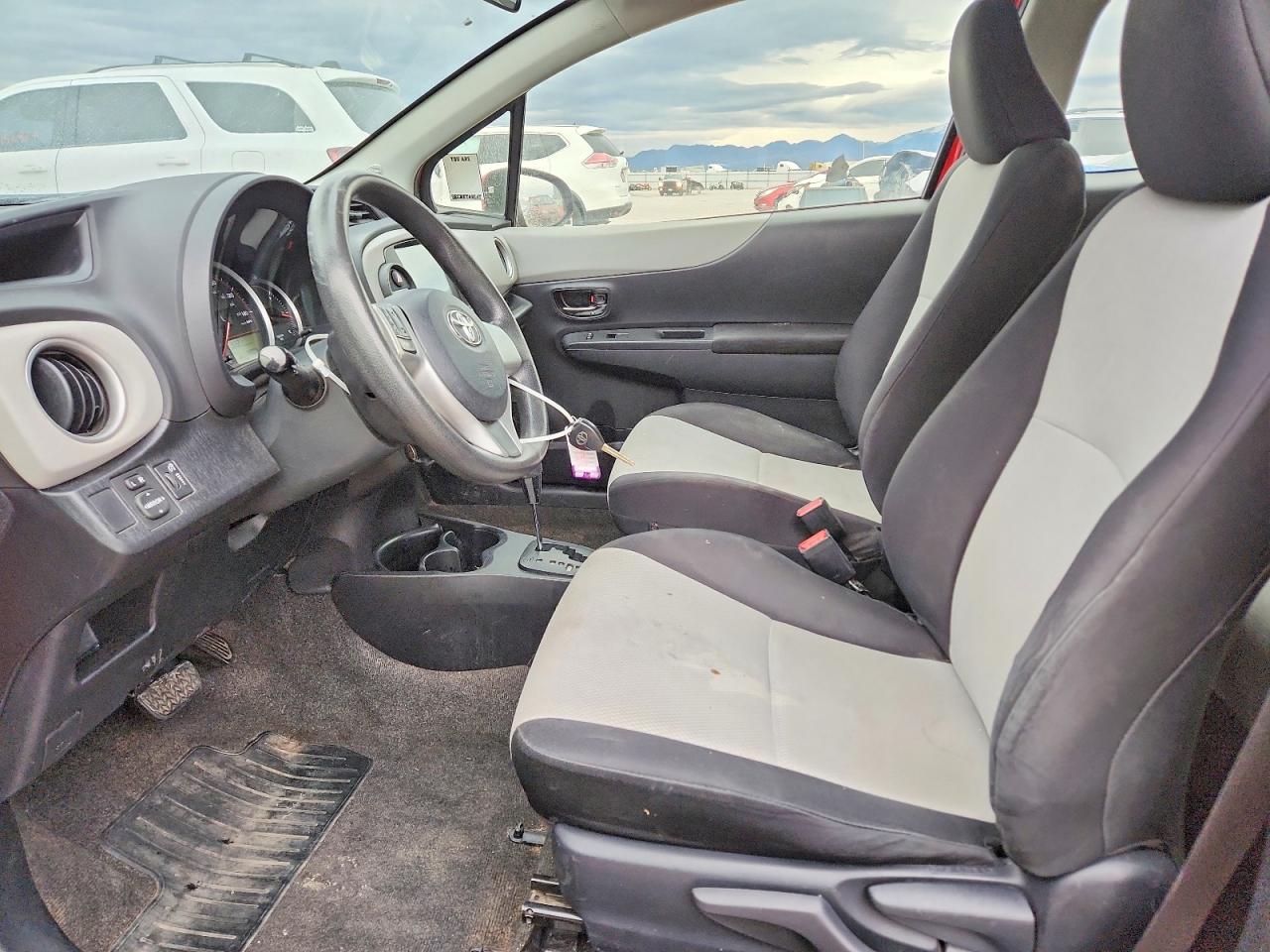 2014 TOYOTA YARIS 3-DOOR LE photo 7