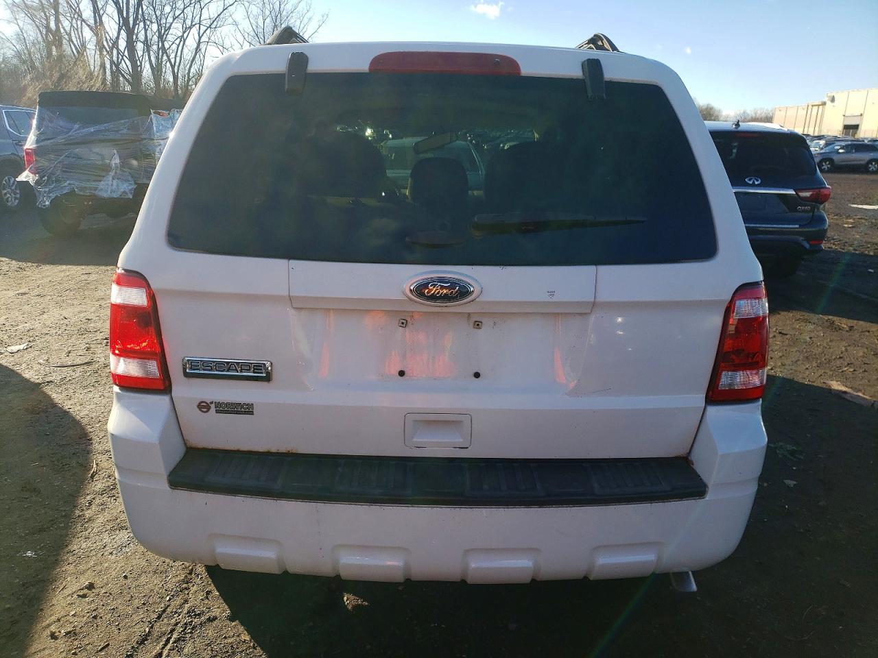 2011 FORD ESCAPE XLT photo 6