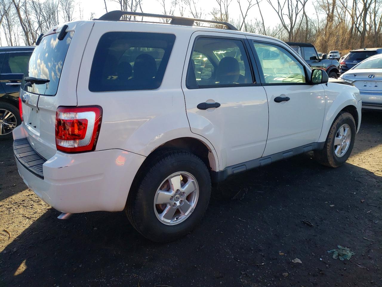 2011 FORD ESCAPE XLT photo 3
