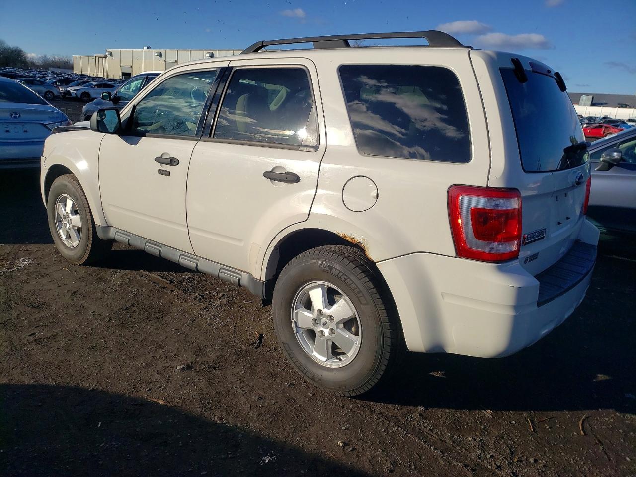 2011 FORD ESCAPE XLT photo 2