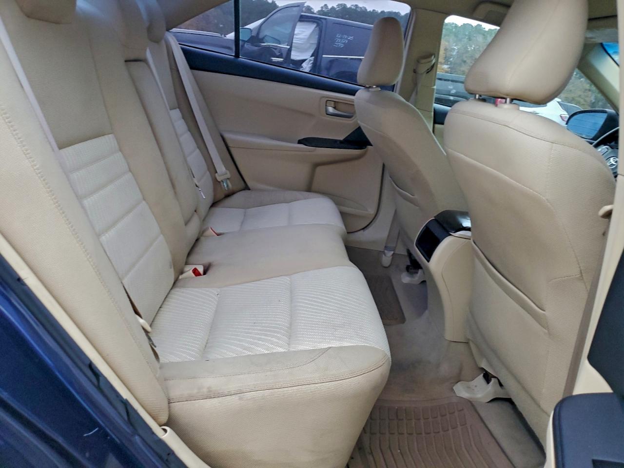 2015 TOYOTA CAMRY LE photo 10