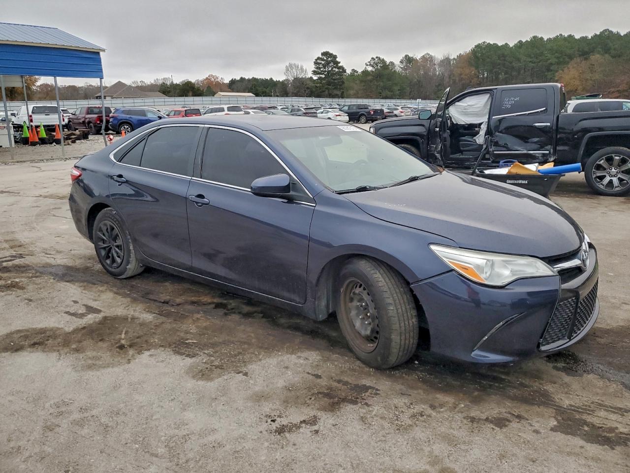 2015 TOYOTA CAMRY LE photo 4