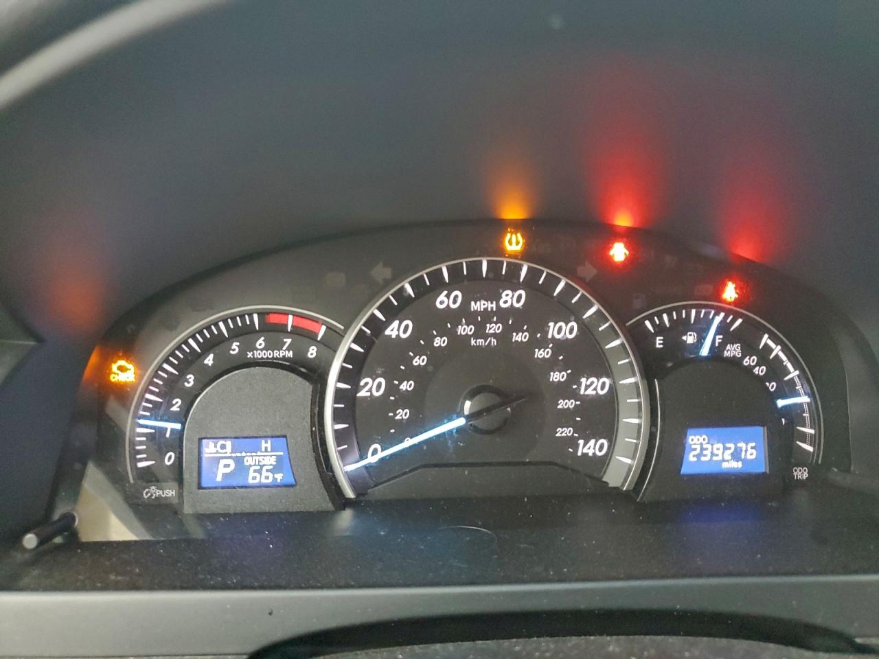 2015 TOYOTA CAMRY LE photo 9