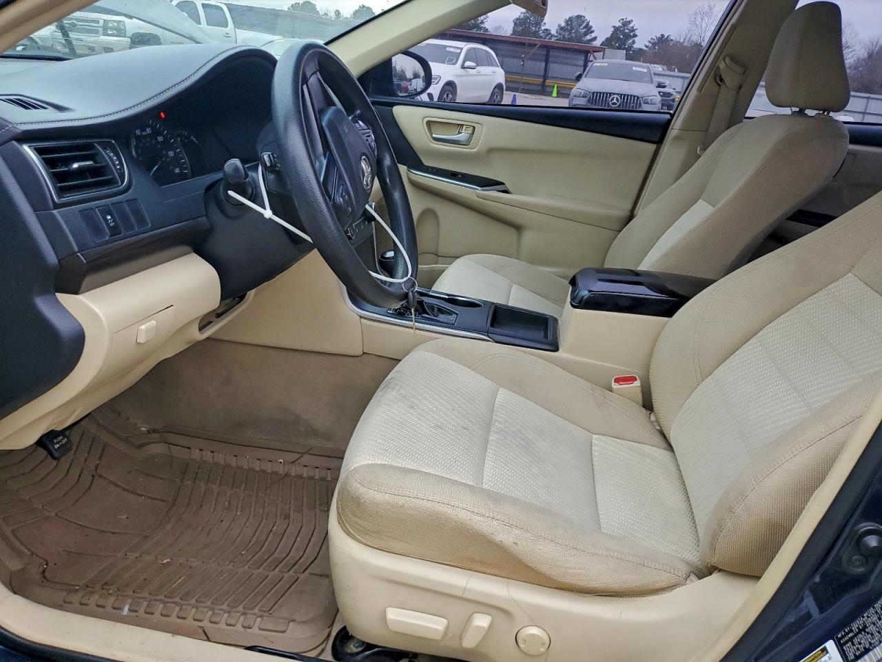 2015 TOYOTA CAMRY LE photo 7