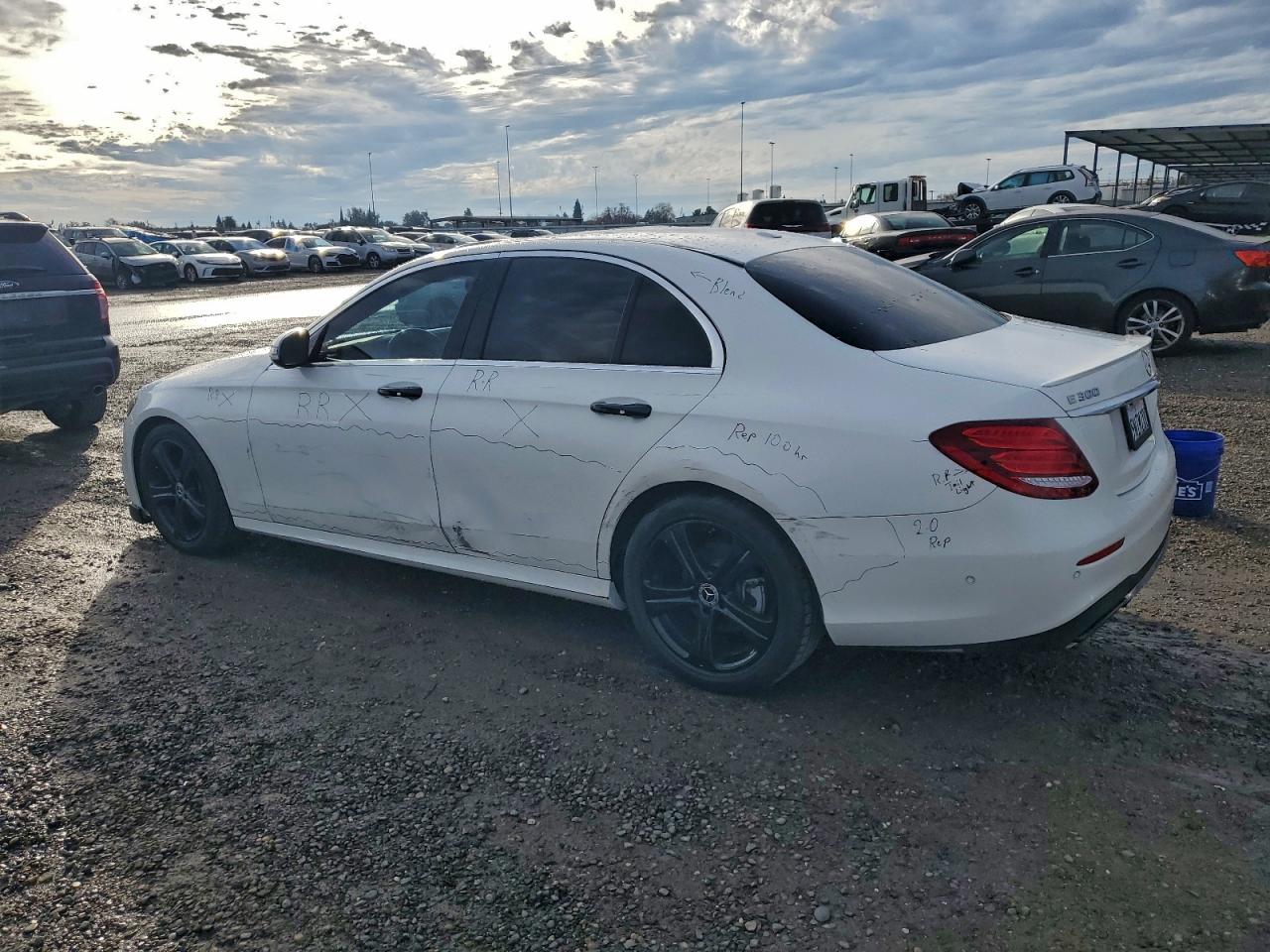 2018 MERCEDES-BENZ E 300 photo 2