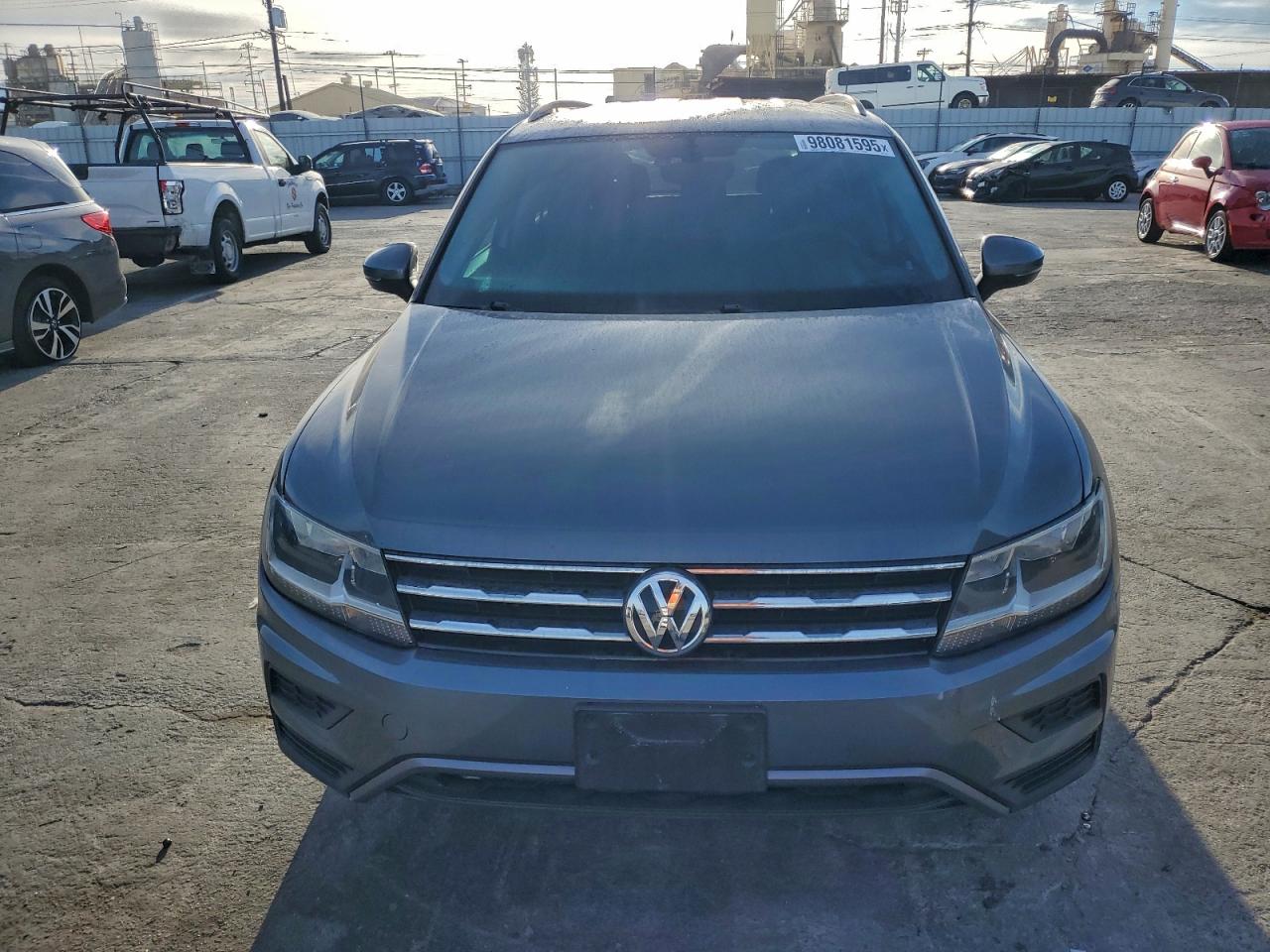 2021 VOLKSWAGEN TIGUAN SE photo 5