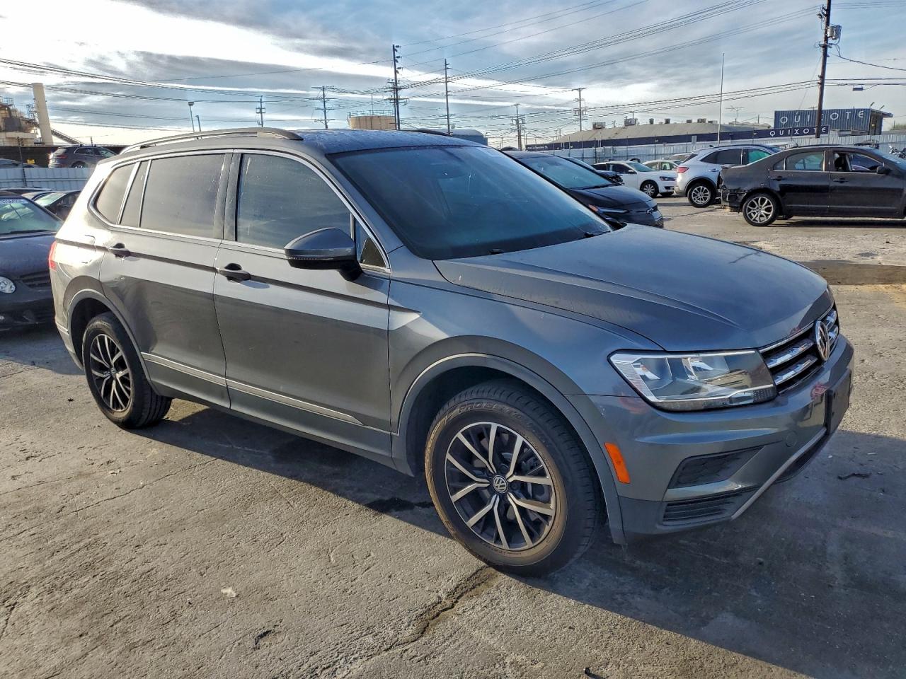 2021 VOLKSWAGEN TIGUAN SE photo 4
