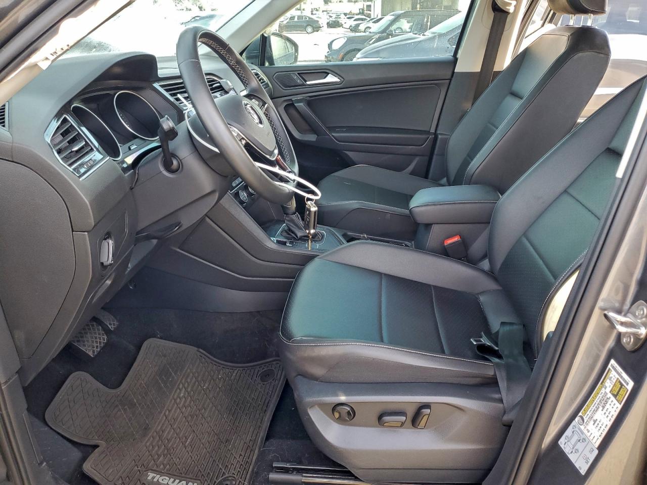 2021 VOLKSWAGEN TIGUAN SE photo 7