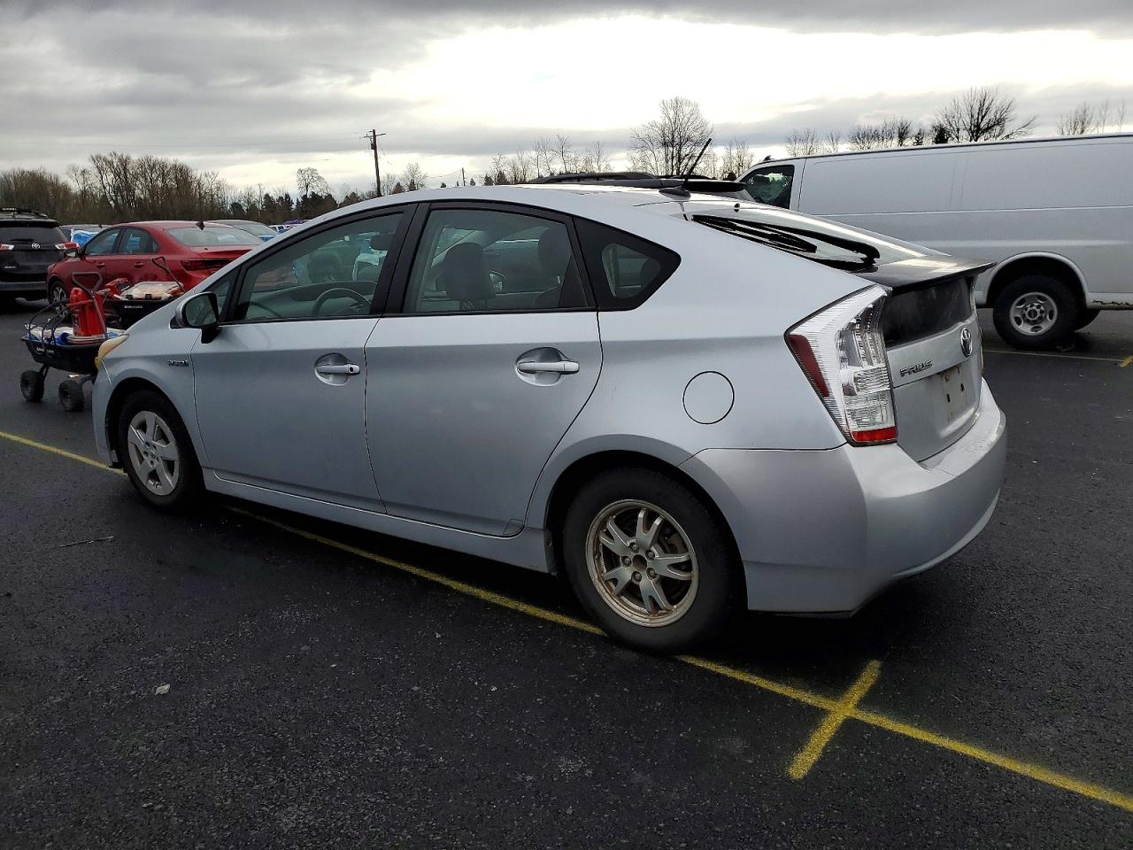 2010 TOYOTA PRIUS photo 2