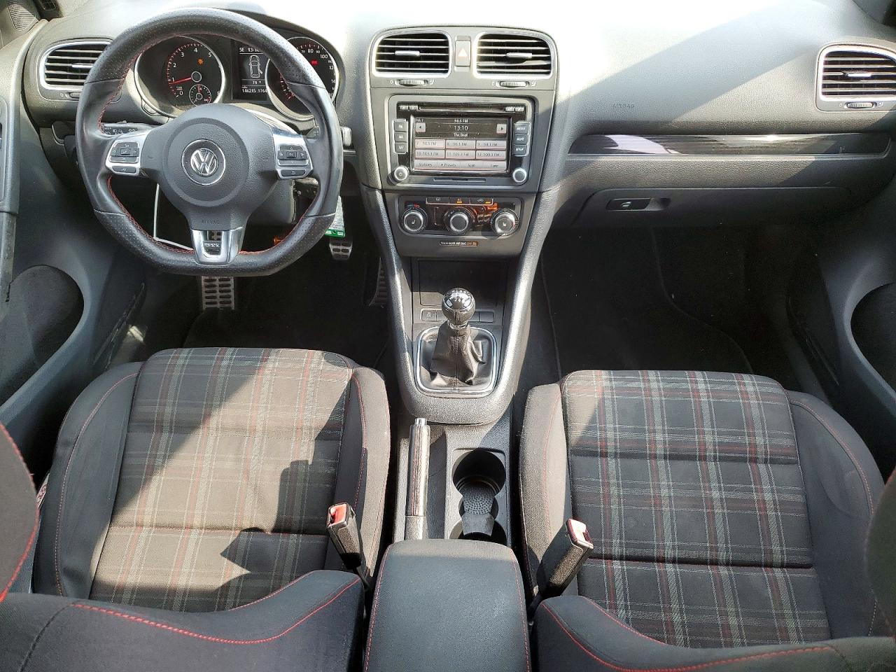 2011 VOLKSWAGEN GTI photo 8