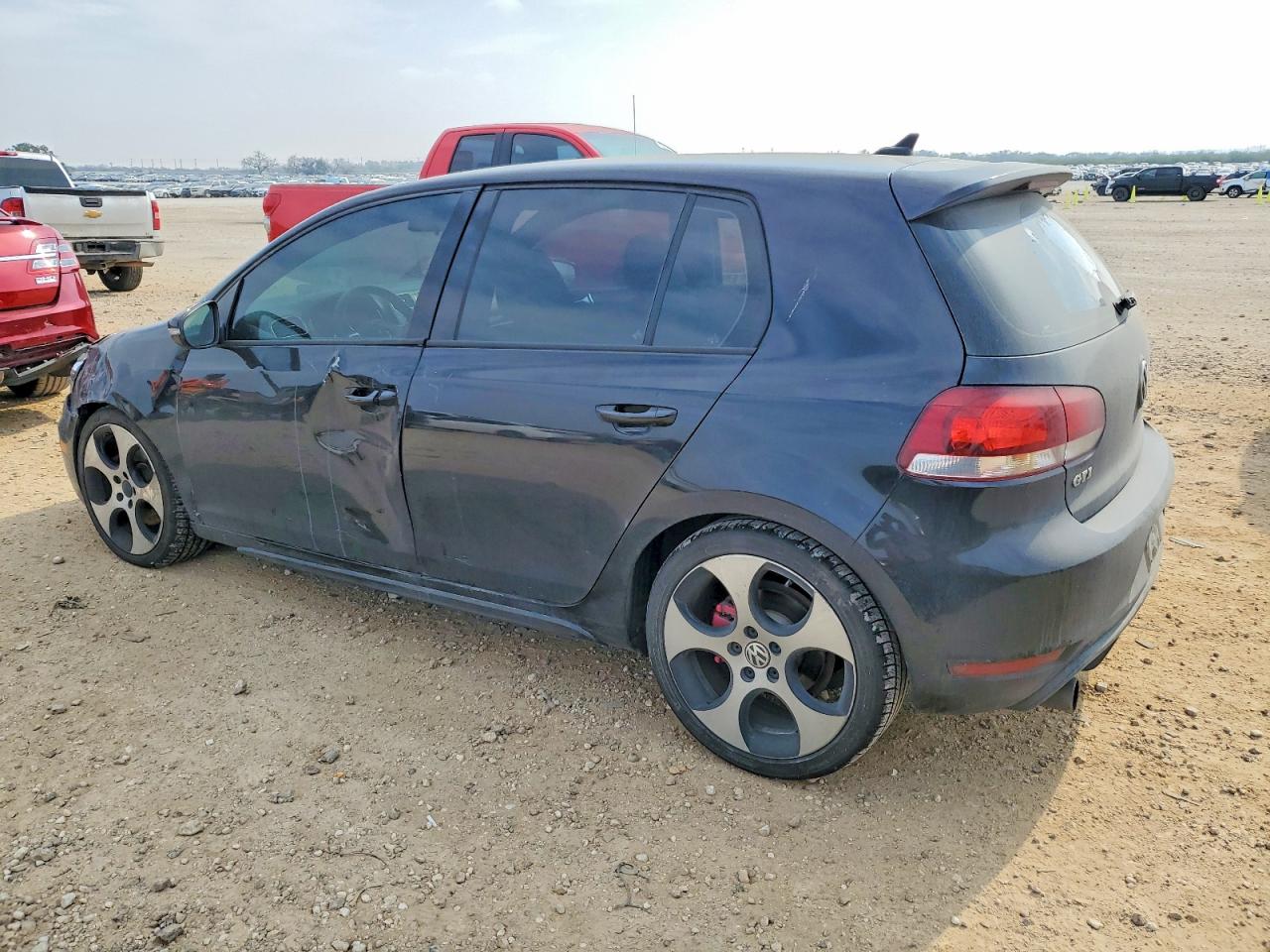 2011 VOLKSWAGEN GTI photo 2