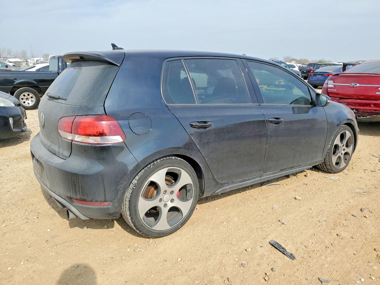 2011 VOLKSWAGEN GTI photo 3