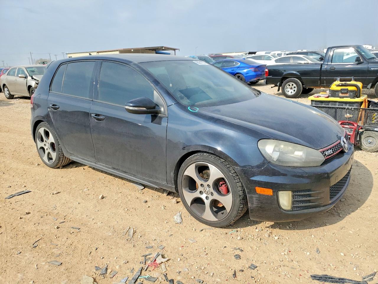 2011 VOLKSWAGEN GTI photo 4
