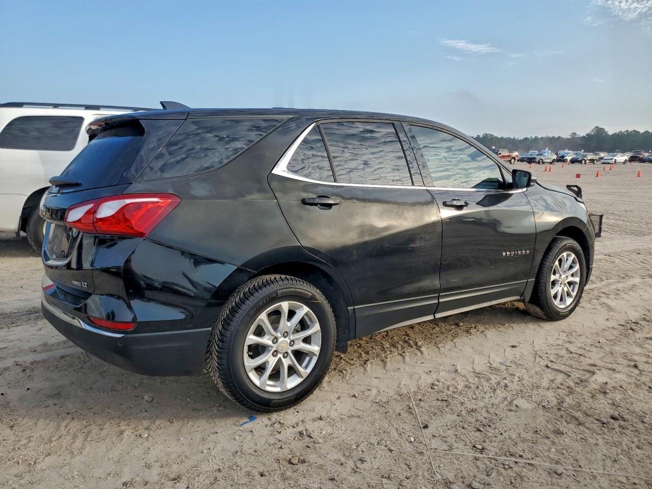2019 CHEVROLET EQUINOX LT photo 3