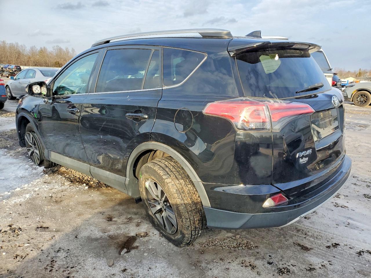 2016 TOYOTA RAV4 XLE photo 2