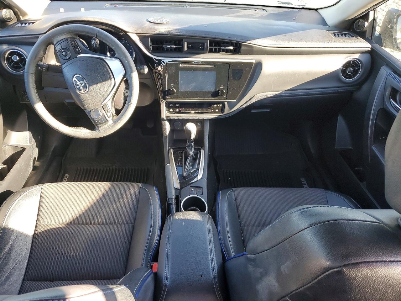 2018 TOYOTA COROLLA L photo 8