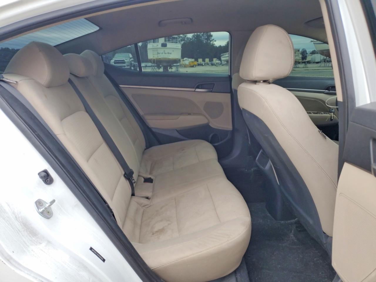 2017 HYUNDAI ELANTRA SE photo 10