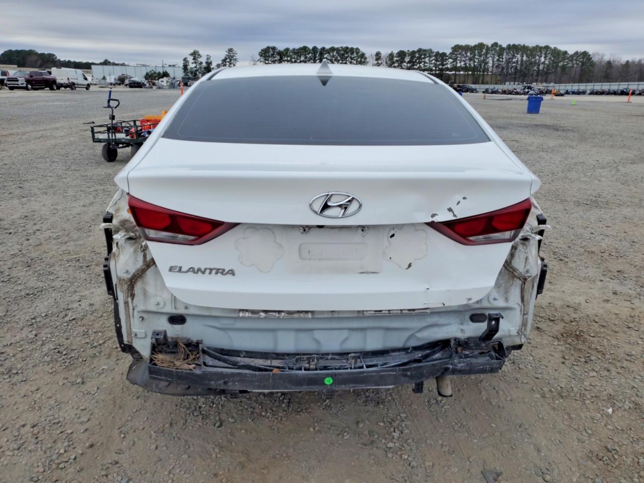2017 HYUNDAI ELANTRA SE photo 6