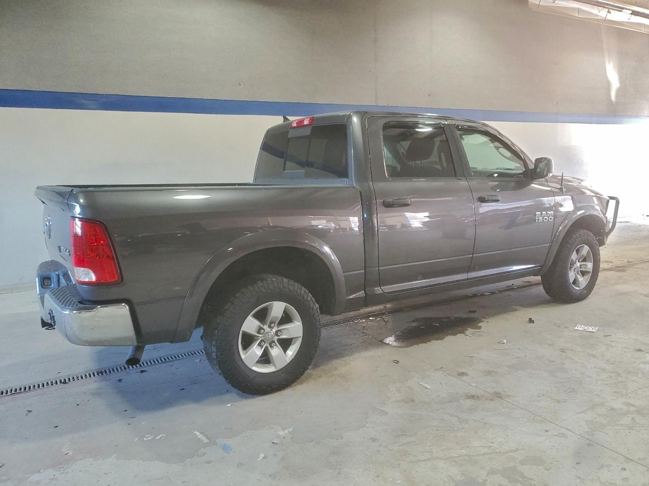 2016 RAM 1500 SLT photo 3