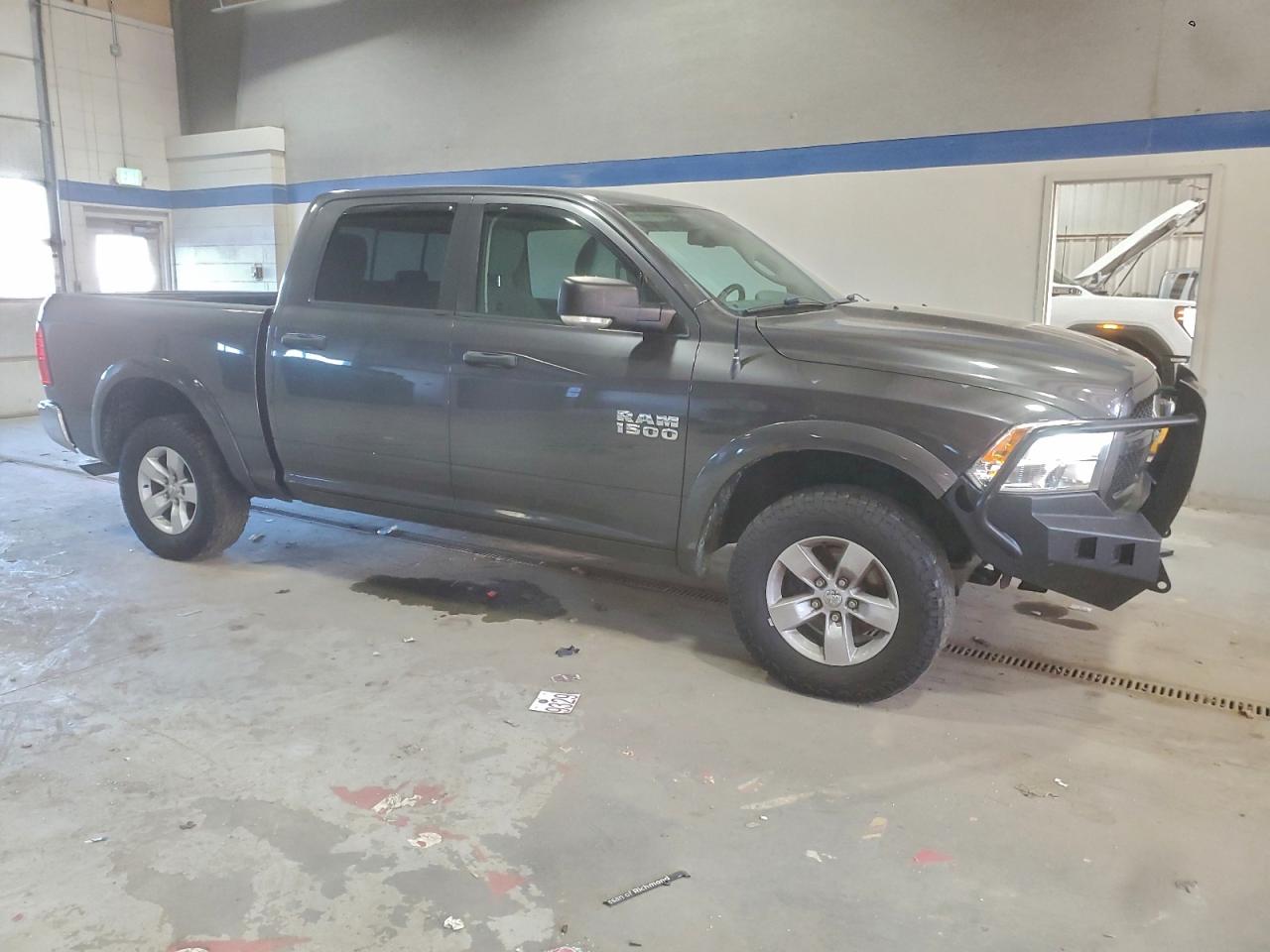 2016 RAM 1500 SLT photo 4