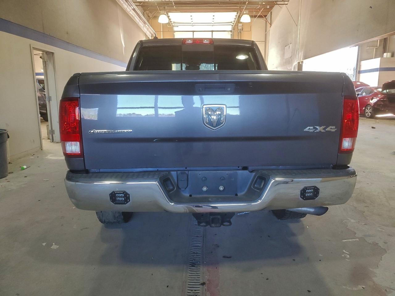 2016 RAM 1500 SLT photo 6