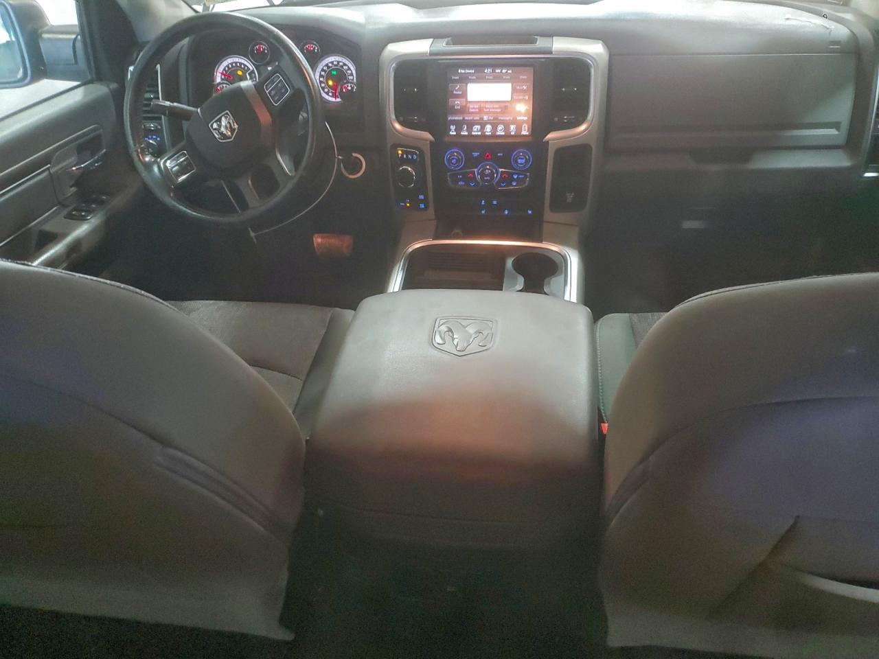 2016 RAM 1500 SLT photo 8