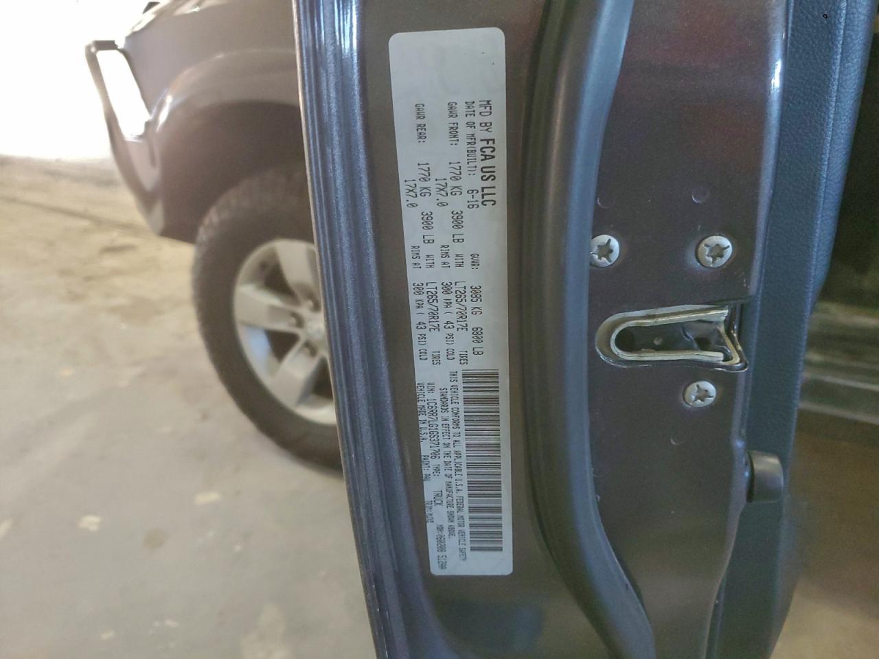 2016 RAM 1500 SLT photo 12