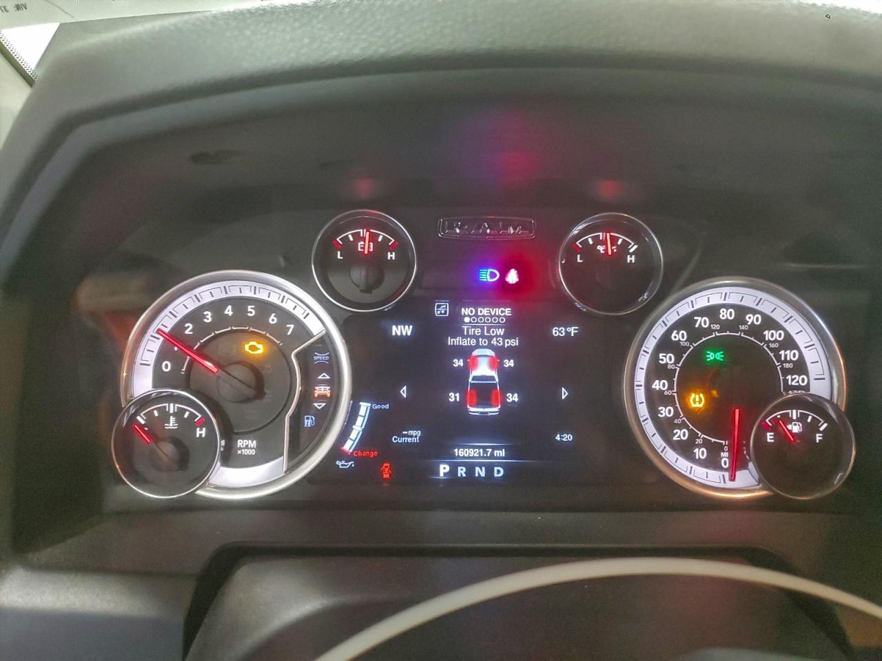 2016 RAM 1500 SLT photo 9