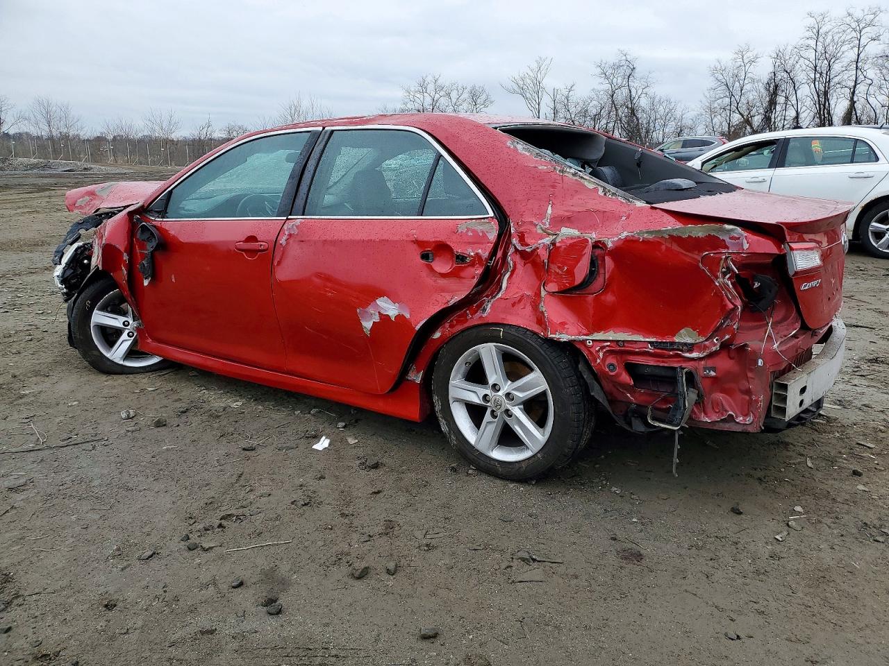 2013 TOYOTA CAMRY L photo 2