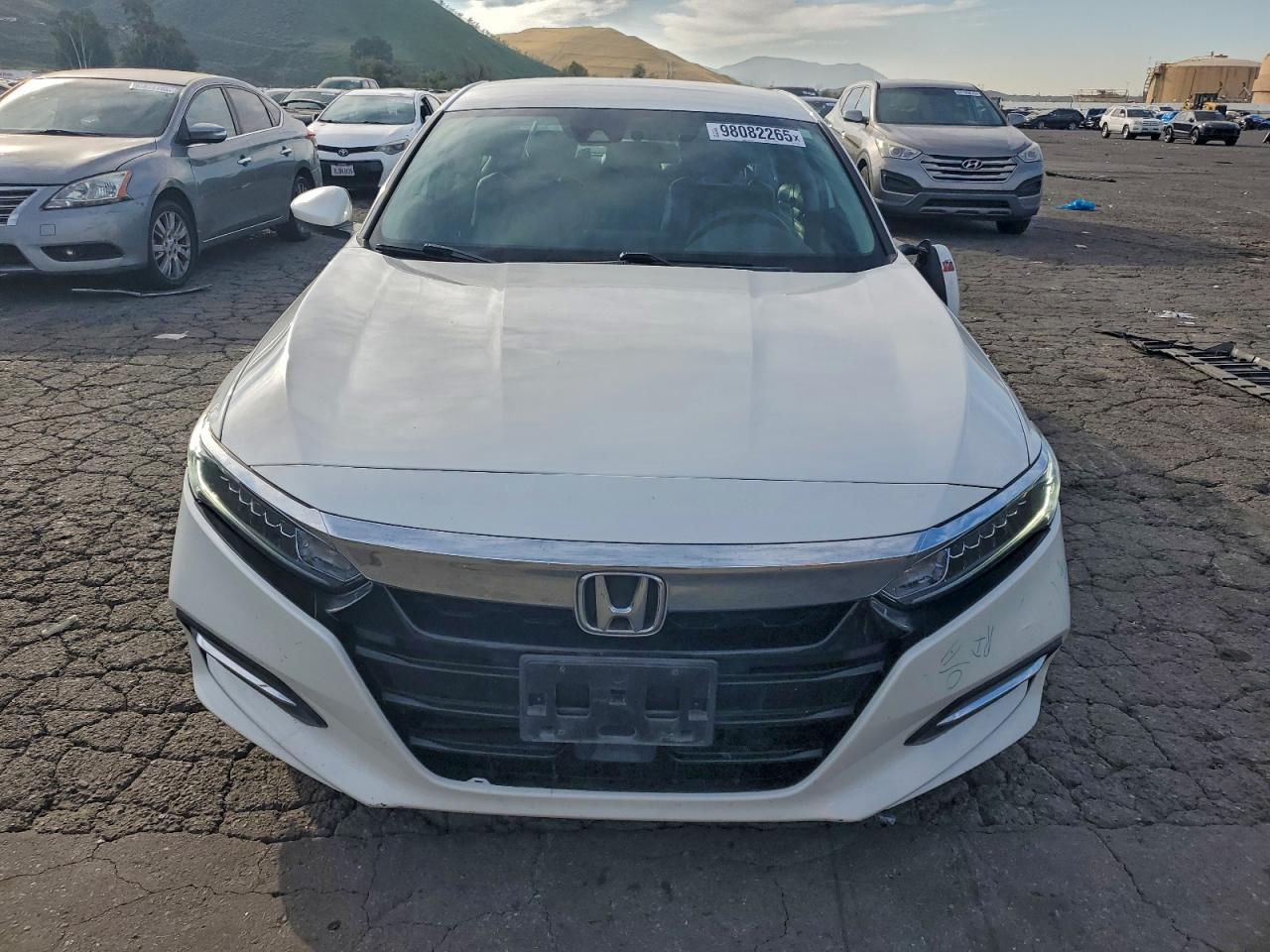 2018 HONDA ACCORD HYBRID photo 5