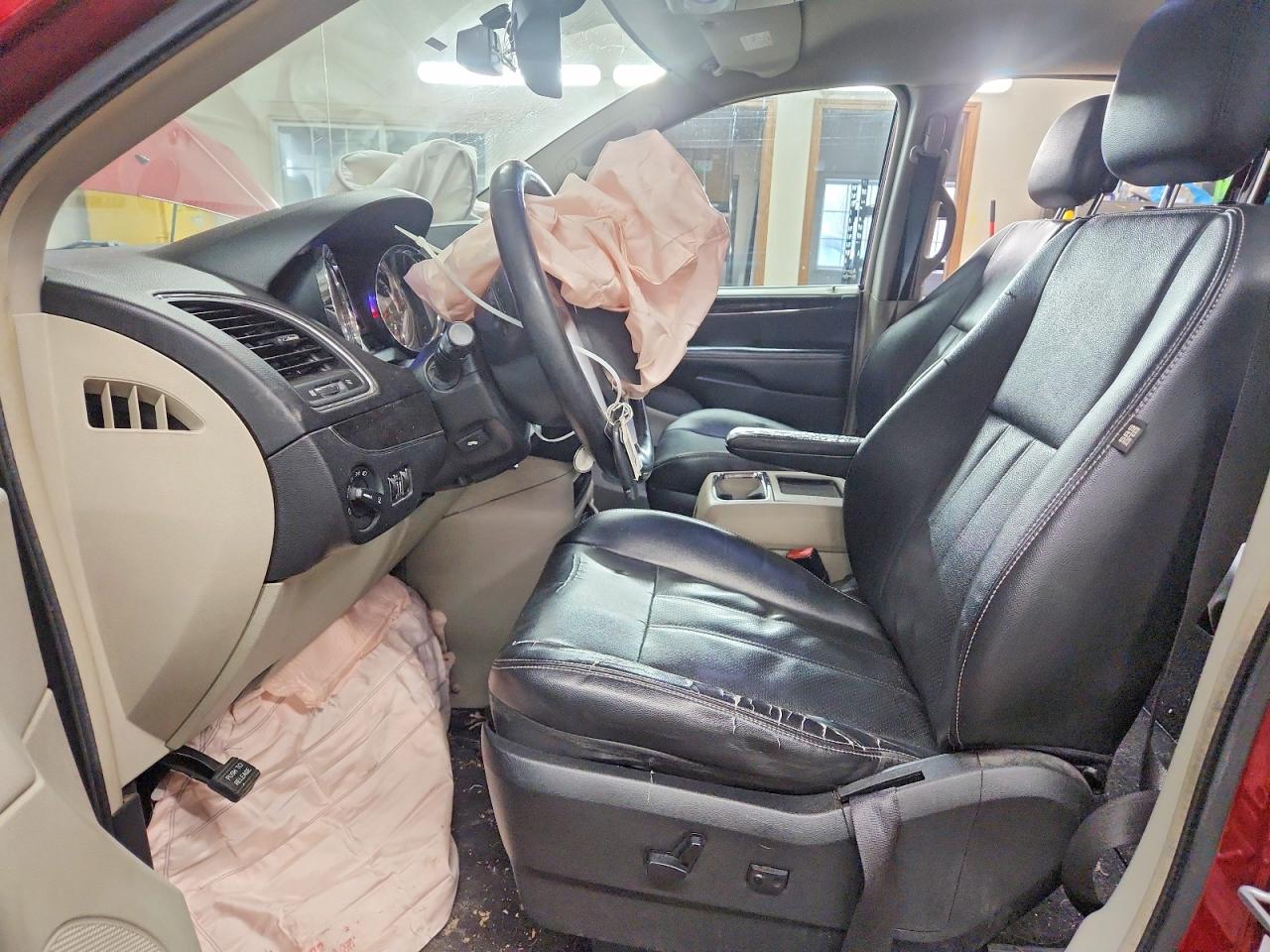 2012 CHRYSLER TOWN & COUNTRY TOURING L photo 7
