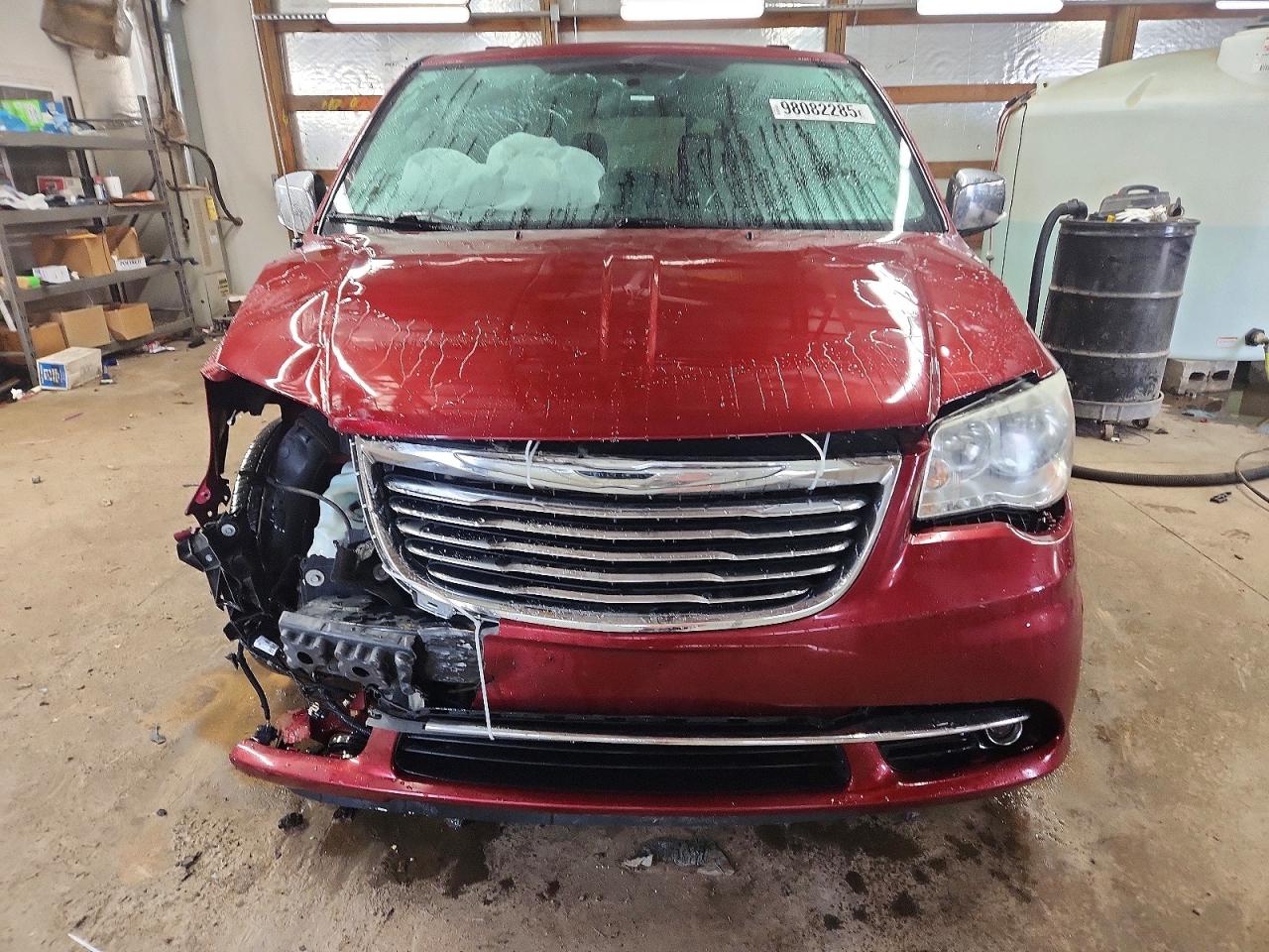 2012 CHRYSLER TOWN & COUNTRY TOURING L photo 5