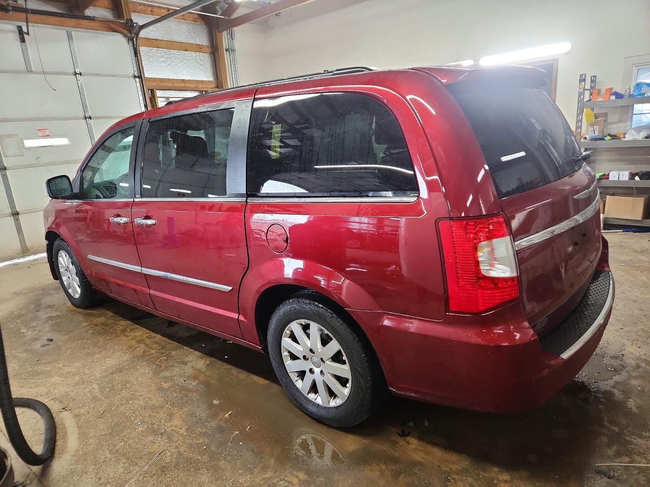 2012 CHRYSLER TOWN & COUNTRY TOURING L photo 2
