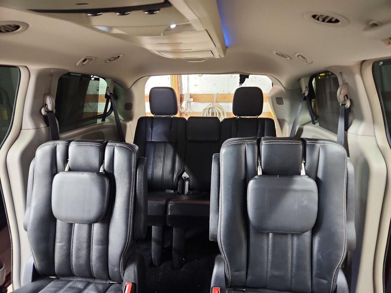 2012 CHRYSLER TOWN & COUNTRY TOURING L photo 10