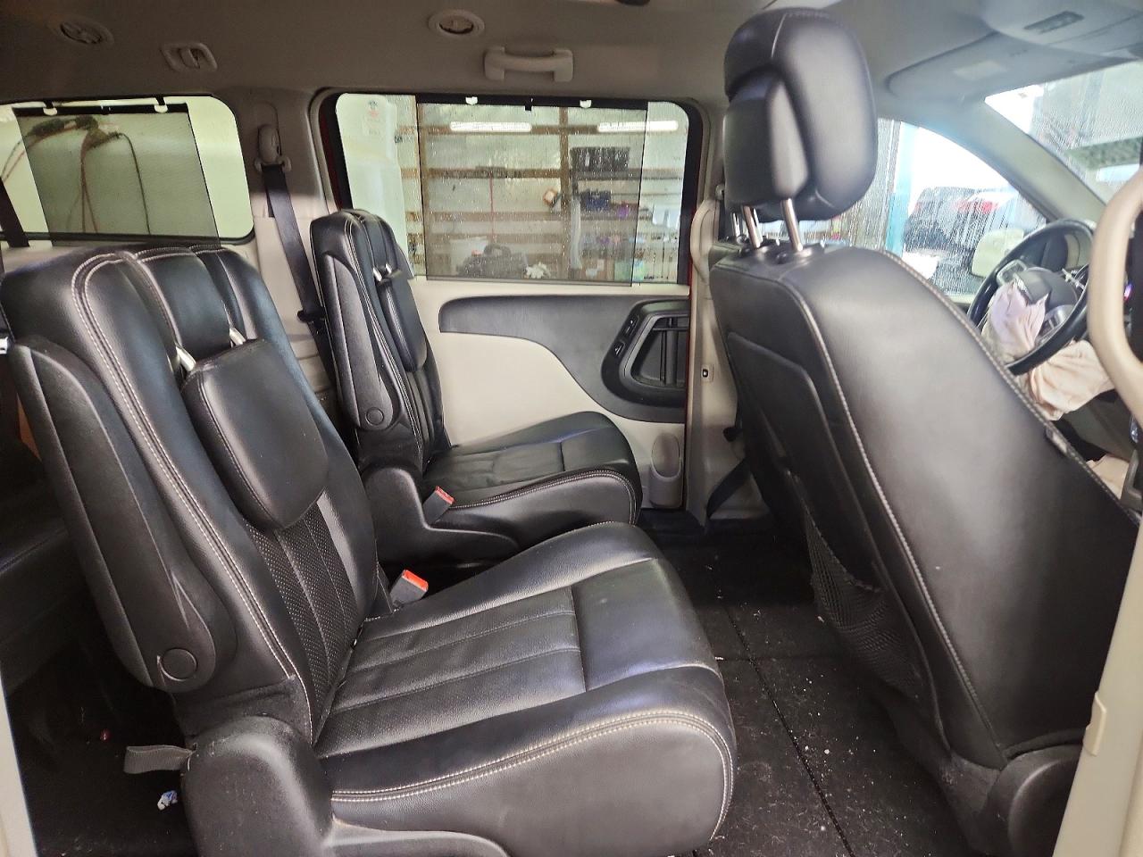 2012 CHRYSLER TOWN & COUNTRY TOURING L photo 11