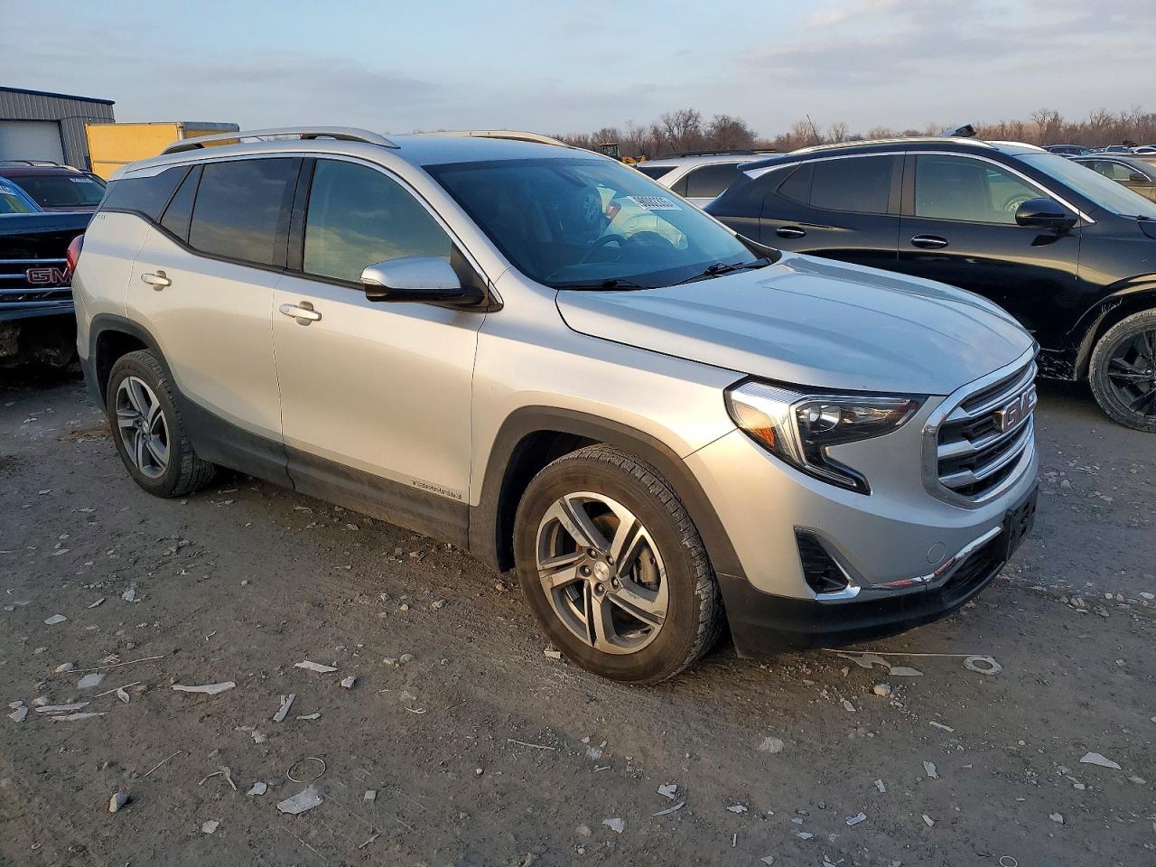 2019 GMC TERRAIN SLT photo 4